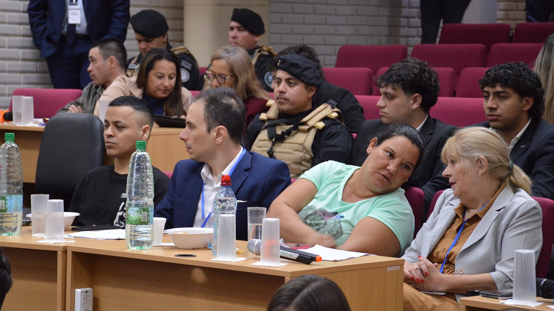 En el centro, Gloria Romero, la madre de Cecilia