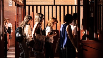 CCOO denuncia la falta de administrativos en 21 Escuelas Oficiales de Idiomas de Madrid: directores y jefes de estudio asumen esas tareas