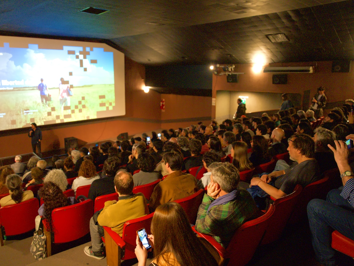 Yasujiro Ozu, Léos Carax y Radu Jude, directores de culto que se pueden ver gratis este fin de semana en el festival de cine de la UBA