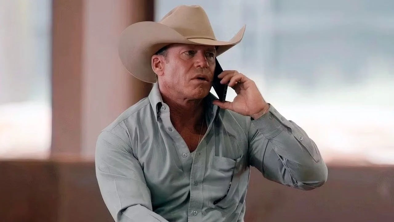 Robert Patrick elogió a Taylor Sheridan, dijo que aún no lo conocía en persona y comparó el guion de Tulsa King con una novela romántica.