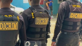 Apresan en el aeropuerto a dominicano acusado de homicidio en Baní cuando intentaba huir a Colombia