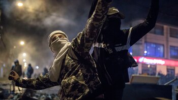Un manifestante con la cara