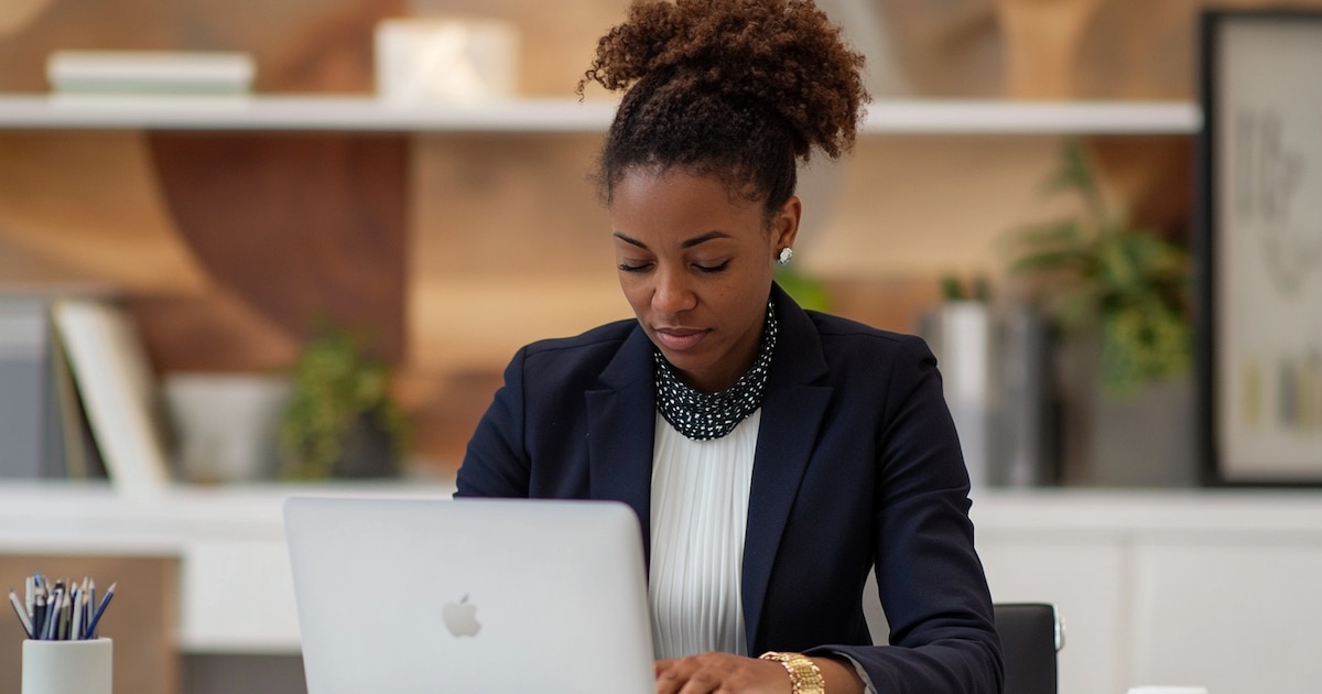 ¿Por qué los colombianos prefieren buscar síntomas en internet antes de ir al médico?