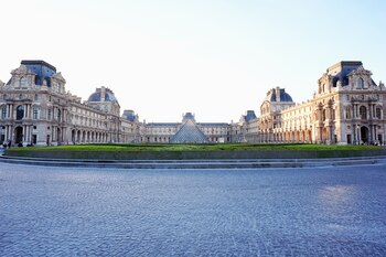 El Museo del Louvre, creado