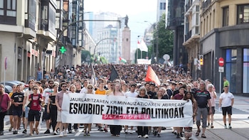 Miles de personas denuncian en Bilbao la "campaña de criminalización" del Gobierno vasco y la "brutalidad" de Ertzaintza