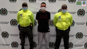 Hombre que apuñaló y quemó