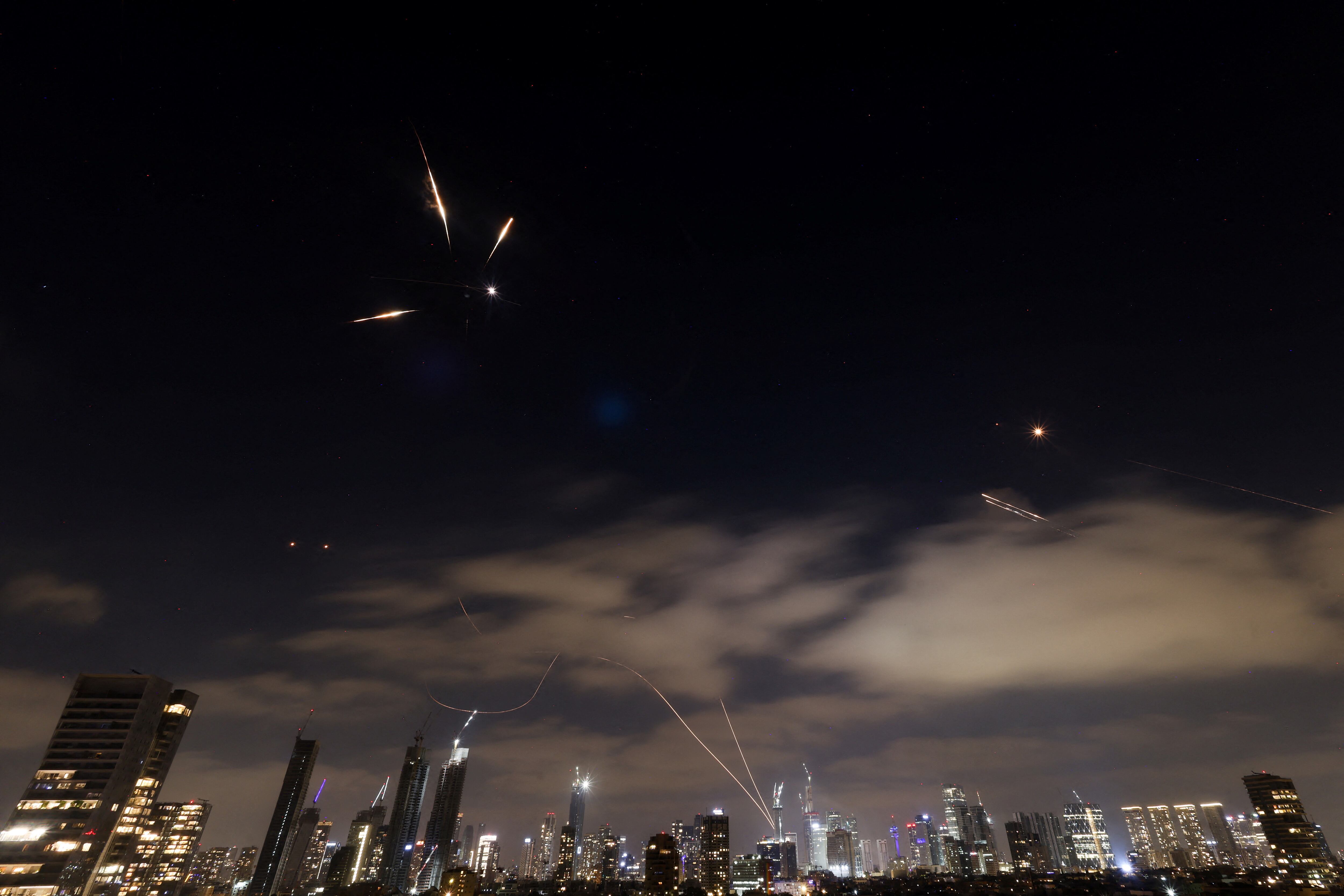 Israel denunció el lanzamiento de una nueva oleada de misiles balísticos iraníes hacia su territorio (REUTERS/Ronen Zvulun)