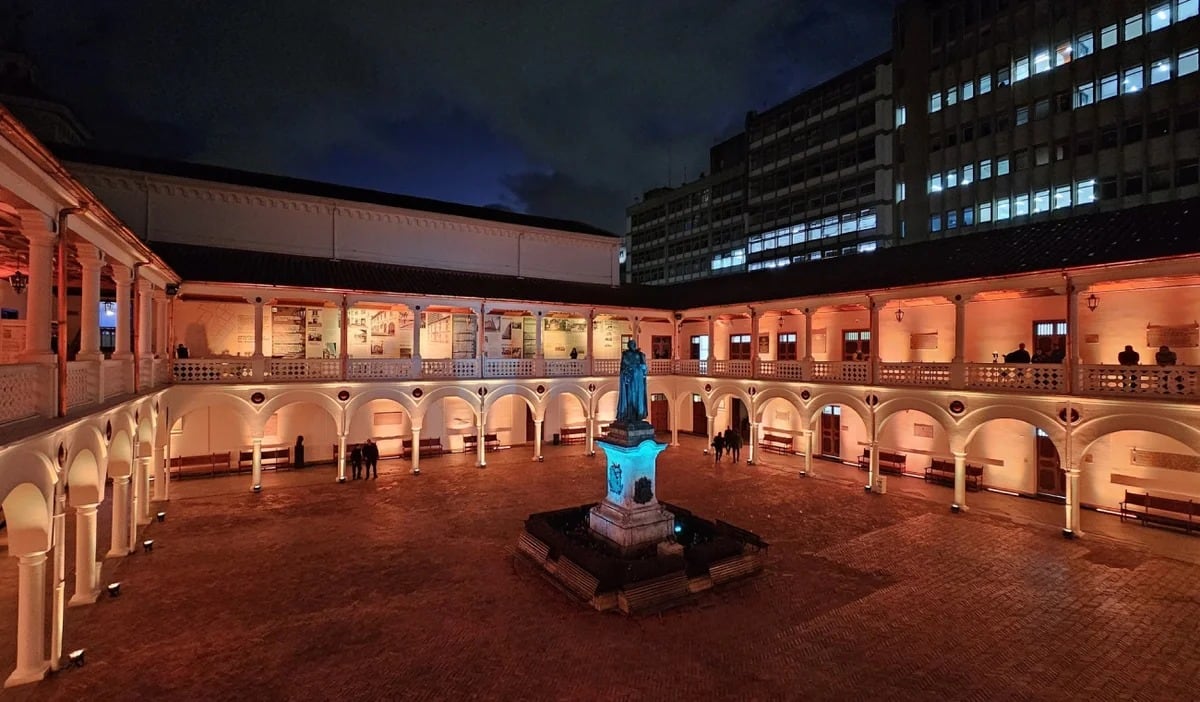 Tener un título universitario ya no garantiza ganar más dinero en Colombia: los ingresos de los profesionales cayeron en 15 años