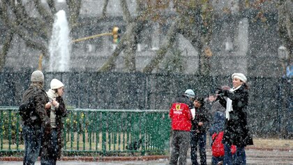 Cómo fue la última vez que nevó en CABA, un fenómeno “histórico”, según el Servicio Meteorológico Nacional