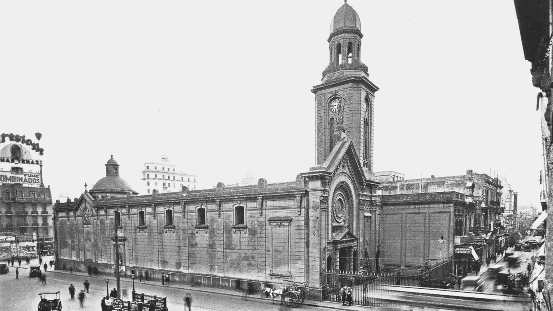 “Iglesia de San Nicolás de Bari en Corrientes y Carlos Pellegrini, c. 1930.
Una vez demolida, en su lugar se emplazó el obelisco (Archivo General de la Nación)