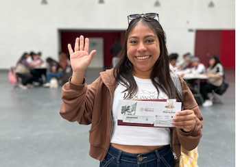 La Tarjeta del Bienestar es el único instrumento de pago que el gobierno usa para otorgar los pagos de las becas y pensiones. (Imagen Ilustrativa Gobierno de México)