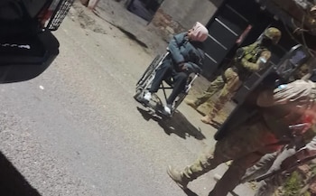 Cedrón, rodeado por la Policía