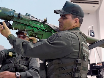 El mantenimiento de armas como