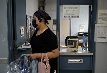 Estrella González camina después de