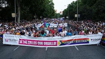 El Orgullo 2026 de Madrid reúne a una multitudinaria marea arcoíris para clamar "disidencia y resistencia"