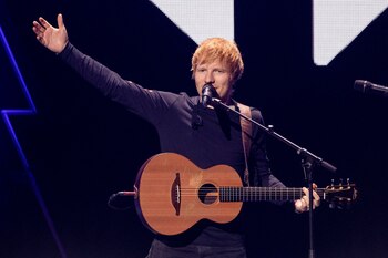 El músico aprendió algunas palabras