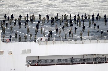 Parte de la tripulación de la nave. (fotos: Reuters, AFP, AP)