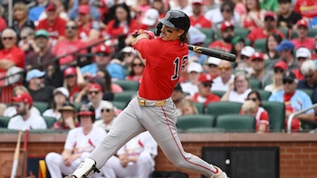 El mexicano Jarren Durán responde con gesto obsceno a insultos de aficionados en juego de los Red Sox