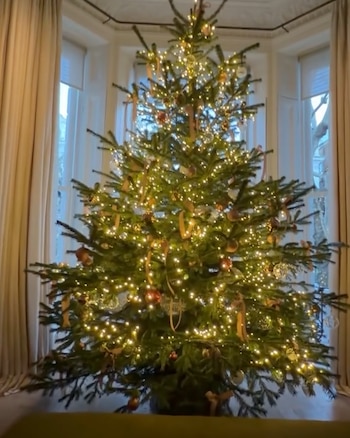 Un conjunto dorado y minimalista