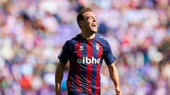 Un 'hat-trick' de Jon Bautista pone al Eibar en 'playoffs' de ascenso