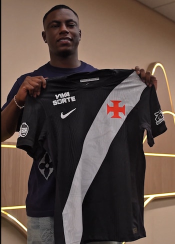 Marino Hinestroza posa con la