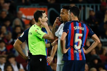 El árbitro Ricardo De Burgos