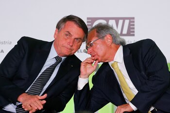 Jair Bolsonaro junto a Paulo Guedes (REUTERS/Adriano Machado)