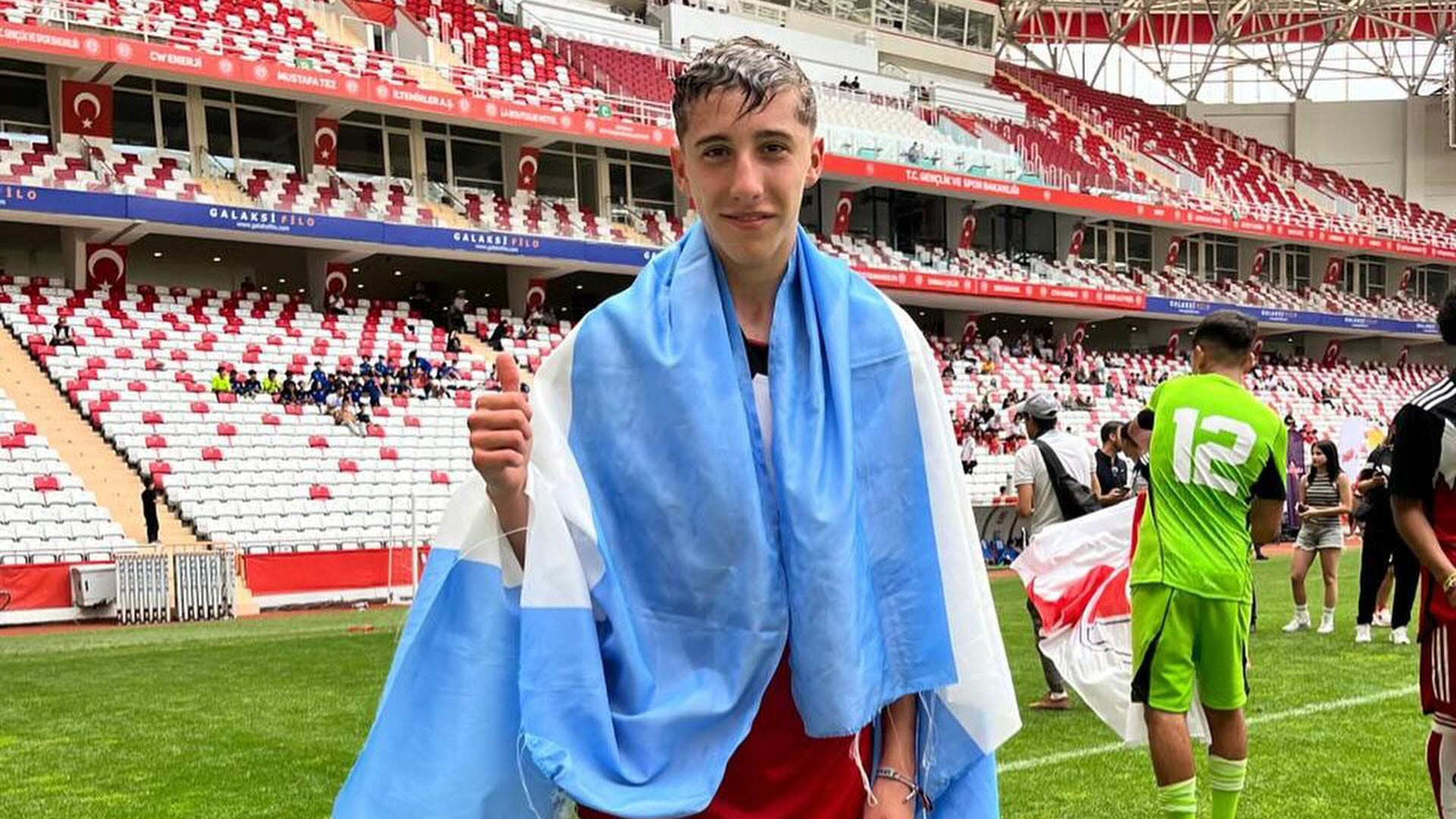 Luca Scarlato se marchará de River Plate por la patria potestad (@lucaa.scarlato)