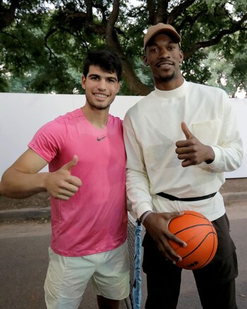 Jimmy Butler jugó al básquet