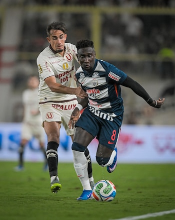 Martín Pérez Guedes jugó 66 minutos en el Universitario vs Alianza Lima y supo incomodar a Eryc Castillo. - créditos: Liga 1