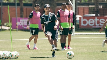 Lucas González aseguró que Edwin Cardona puede volver a ser “el mejor de Colombia en la mitad” después del primer entrenamiento con Atlético Nacional