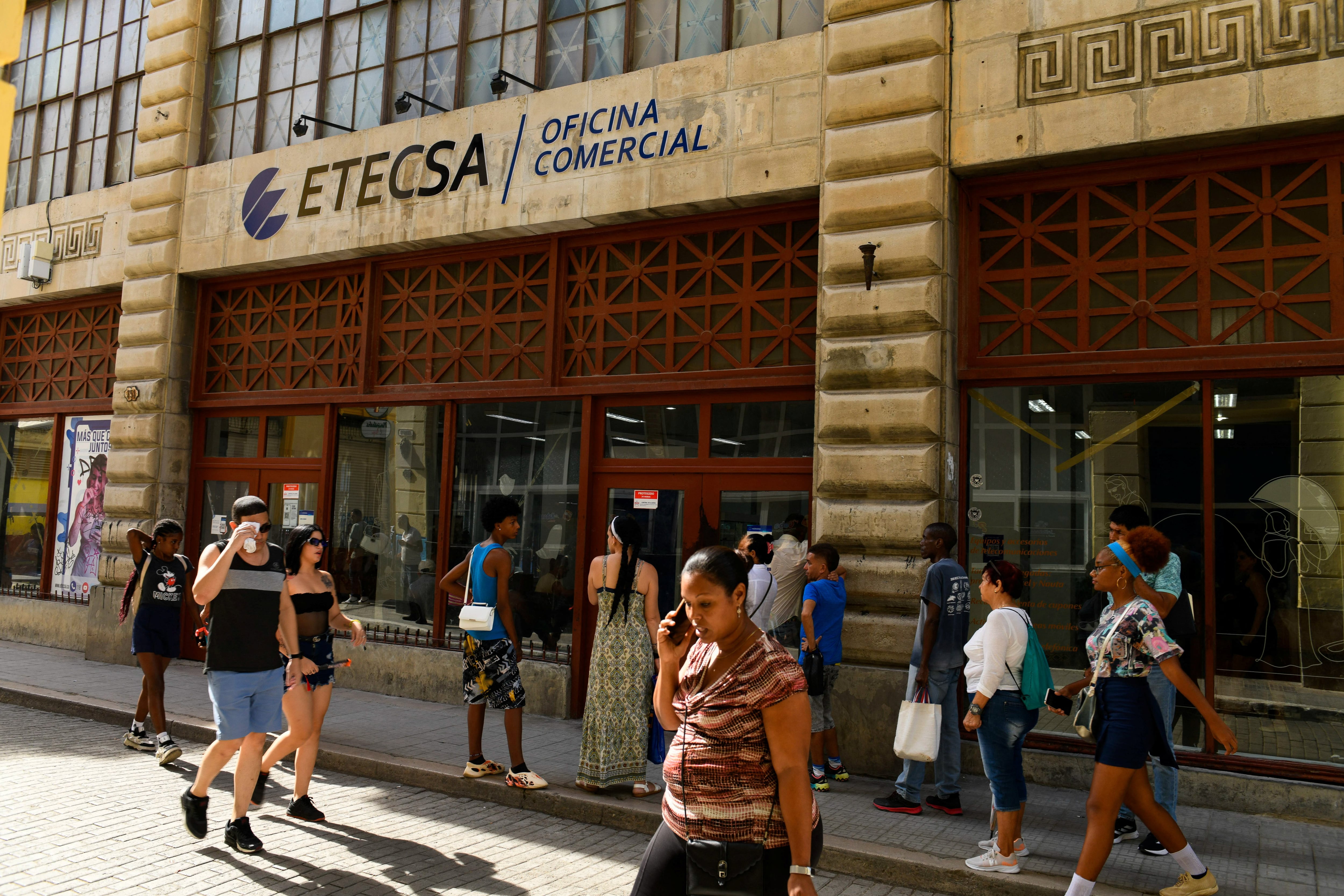 Oficina comercial de ETECSA, la empresa estatal cubana que presta servicios de telefonía y telecomunicaciones (REUTERS/Norlys Pérez/Archivo)