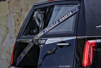 Carroza fúnebre Carlos Holmes Trujillo
