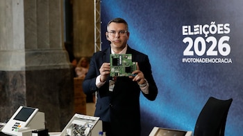Brasil exhibió por primera vez el interior de una urna electrónica