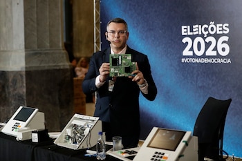 Brasil exhibió por primera vez el interior de una urna electrónica