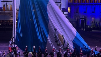 “Guatemala somos todos”: himno, cadetes, memoria de huracanes y dictaduras, el discurso de Bernardo Arévalo y la promesa de una transformación larga