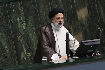 El presidente iraní Ebrahim Raisi durante una sesión parlamentaria en Teherán (Majid Asgaripour/WANA/Reuters)