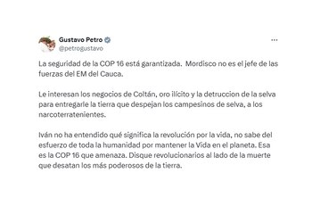 Trino de Gustavo Petro dando