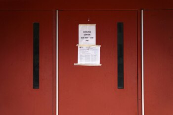 Un letrero en una puerta