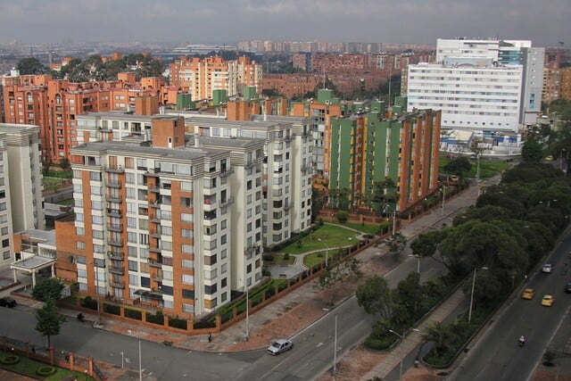 El Distrito de Bogotá reportó 2.890.251 predios para 2025 en la ciudad, y los conjuntos son una parte significativa de esto, especialmente en localidades como Suba, Fontibón y Usaquén - crédito Colprensa