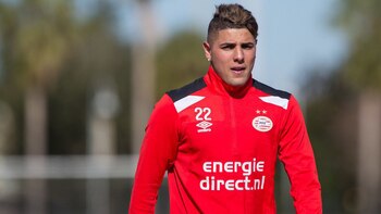 Maximiliano Romero juega en el