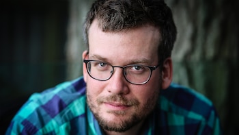La reflexión de John Green, escritor estadounidense, sobre el recuerdo: “Las huellas que dejan los humanos son, con demasiada frecuencia, cicatrices”