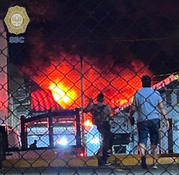 Incendio en el Mercado de Jamaica. (X/ @OVIALCDMX)
