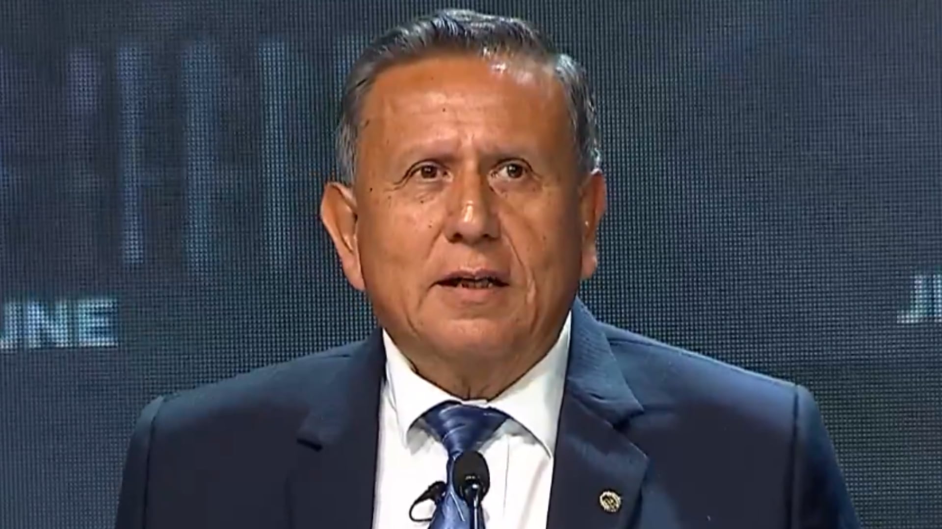 Las intervenciones revelan diferencias sobre la orientación del sistema educativo, con críticas al programa Beca 18 y a la oferta académica, especialmente en relación con sectores productivos clave. Captura de pantalla