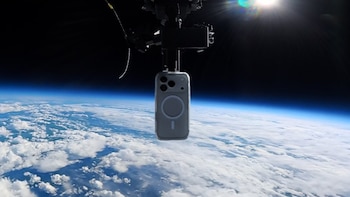 Teléfono lanzado desde la estratósfera