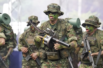 El desfile contó con la presencia de fuerzas especiales del Ejército Nacional - crédito Alcaldía de Medellín