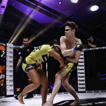 Mua Boy ganó por nocaut