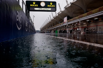 Una postal de las intensas lluvias en Interlagos durante el sábado (REUTERS/Amanda Perobelli)