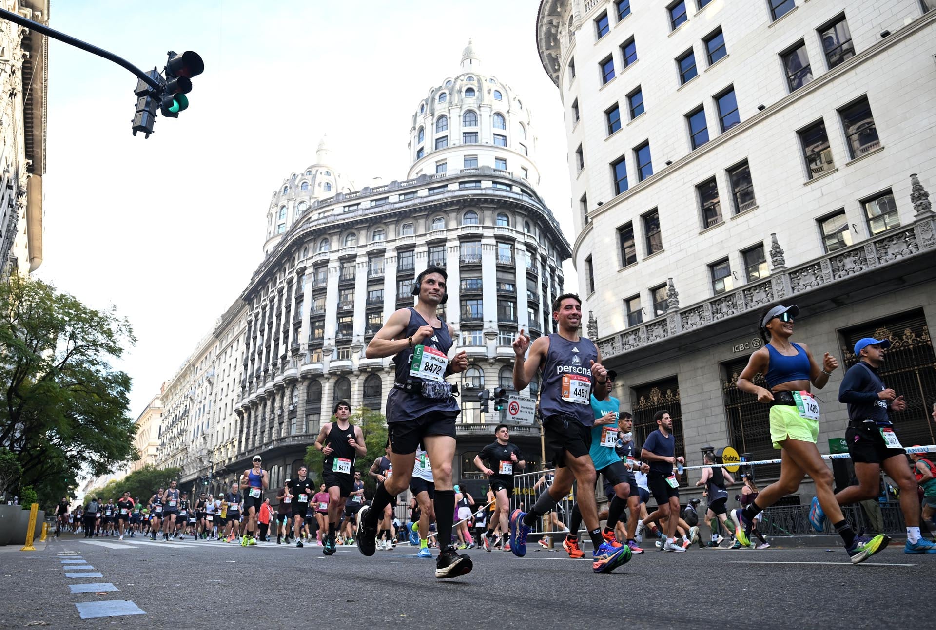 La ciudad modificó su circulación habitual para dar lugar a una carrera que reunió corredores profesionales, aficionados y delegaciones internacionales