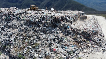 Por tercera vez, Profepa clausura relleno sanitario ilegal en Querétaro